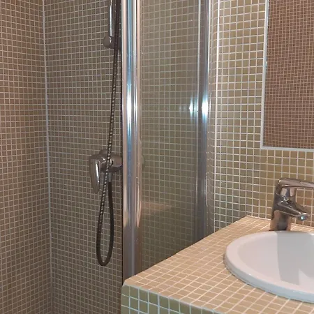 Maison Familiale 3 Avec Piscine à - Fr-1-251-919 *